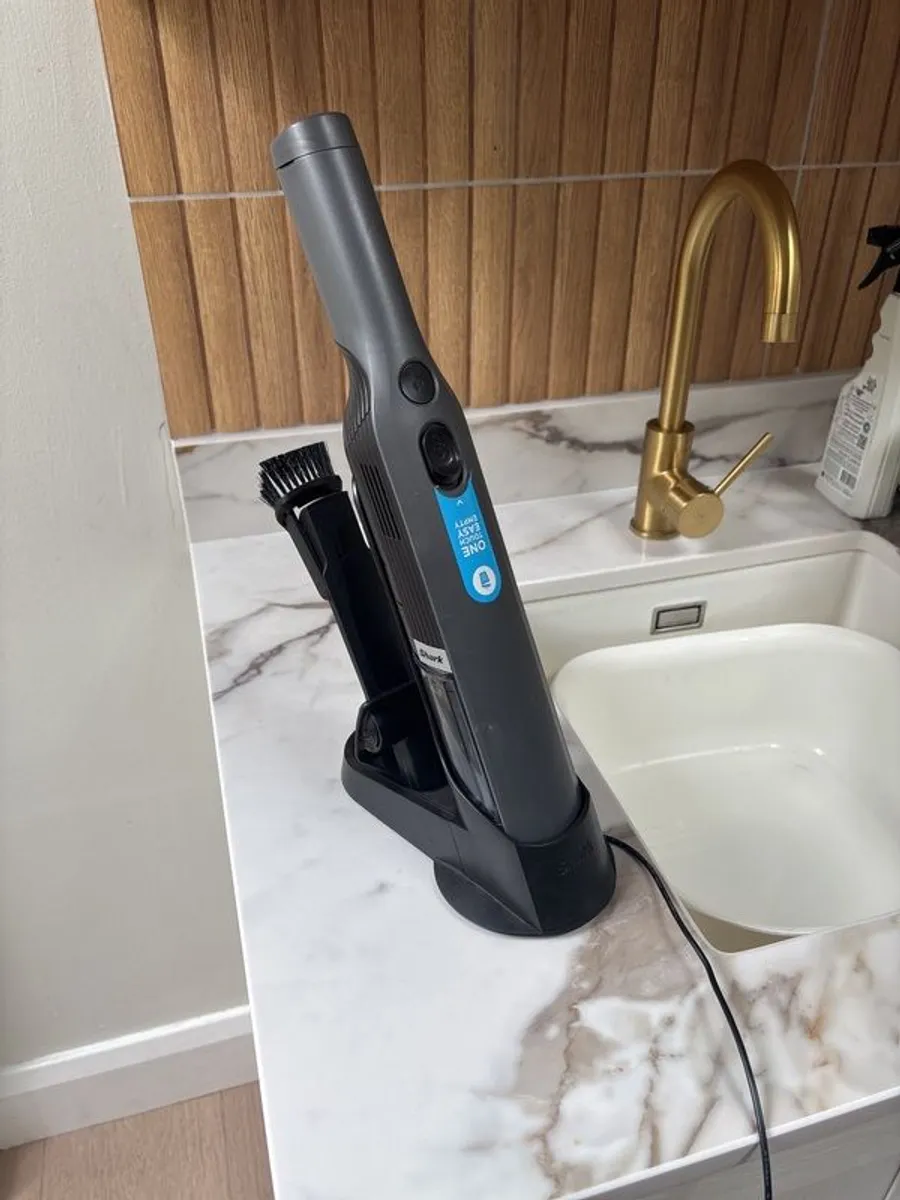 Shark handheld vacuum cleaner - Image 3
