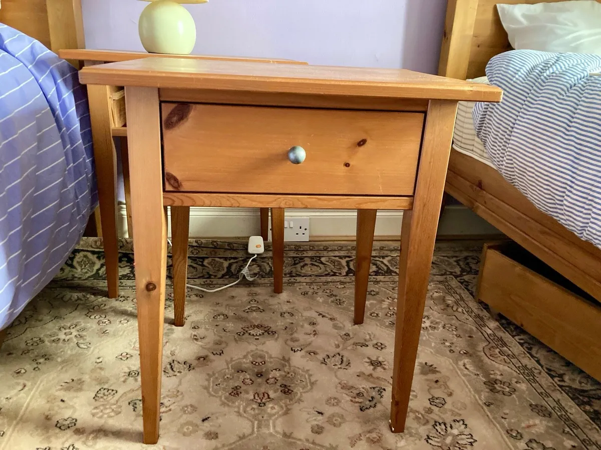 1 bedside table
