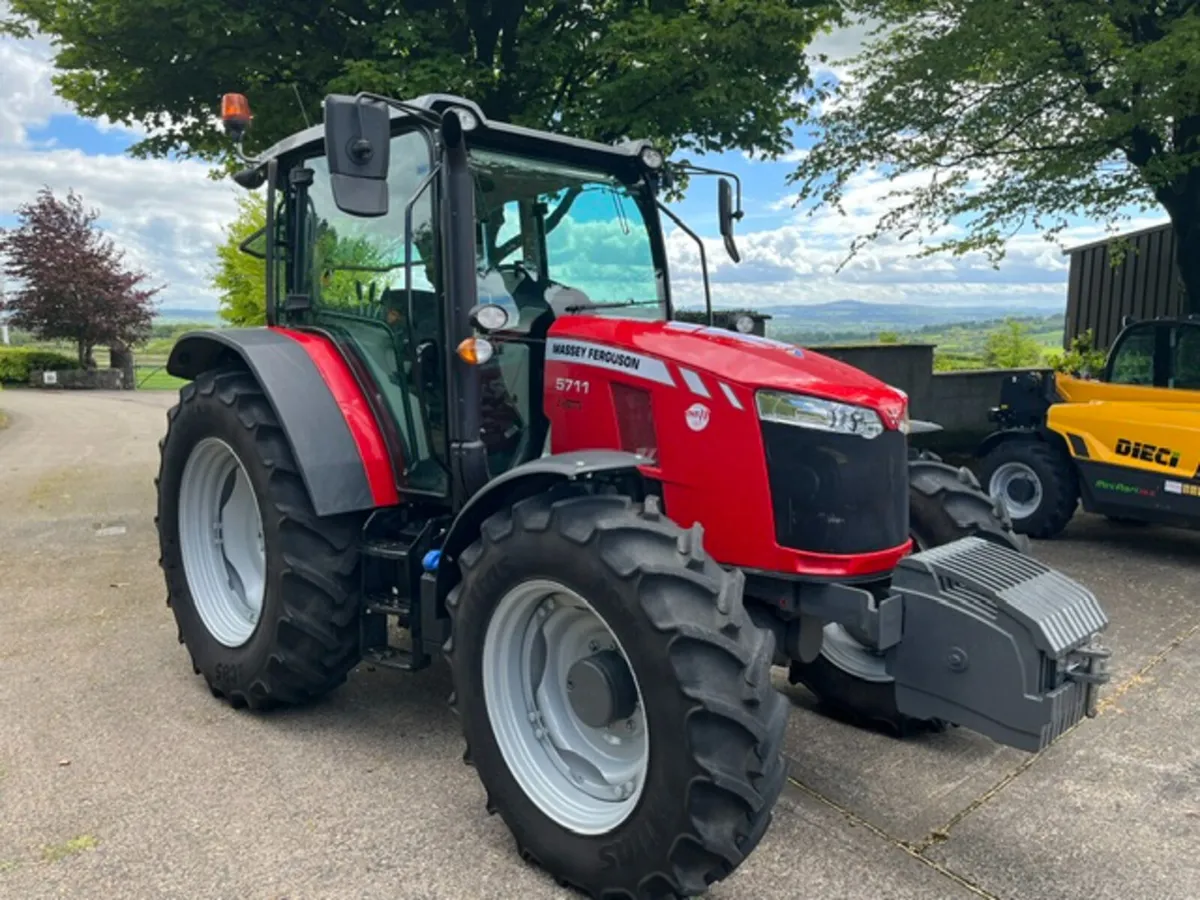2020 Massey Ferguson 5711 Dyna-4 tractor - Image 2