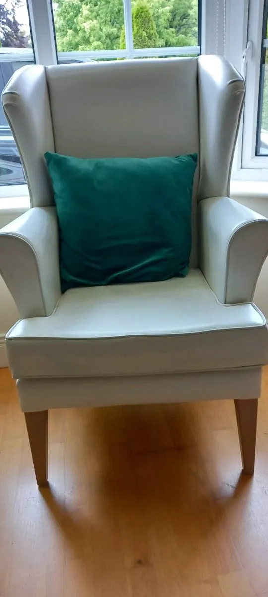 Wingback chair - Image 2