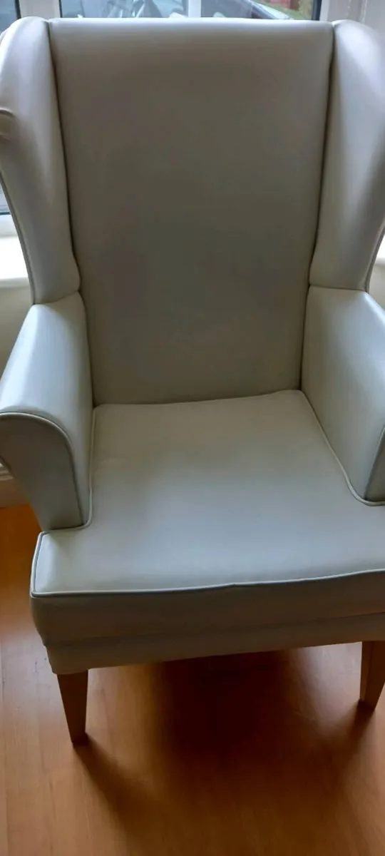 Wingback chair - Image 3