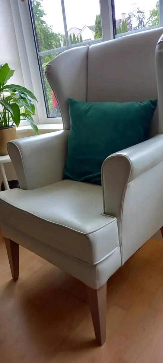 Wingback chair - Image 1