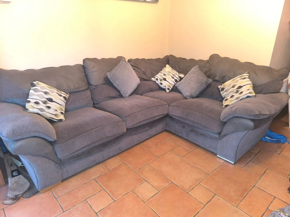 L shaped couch - Image 2