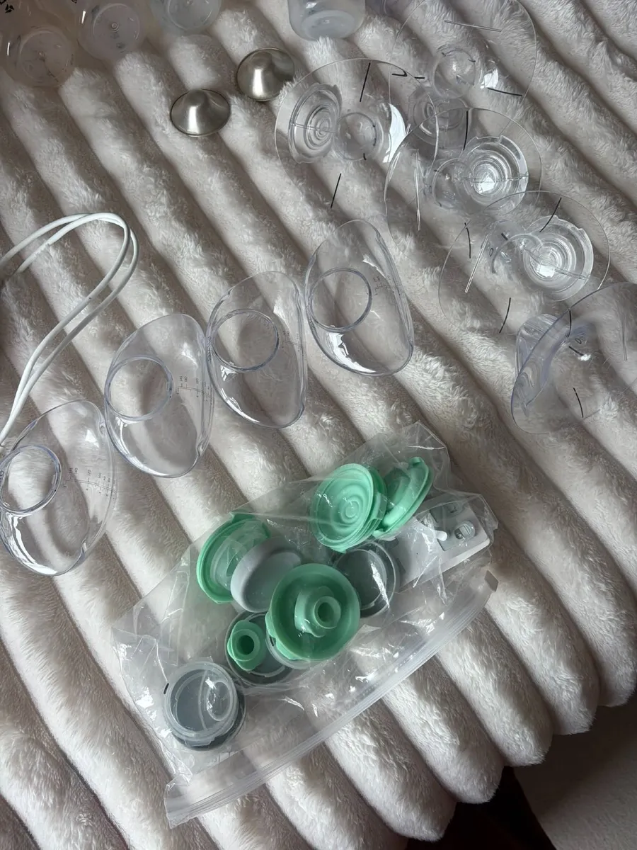 Elvie Double Breast Pump & Accs - Image 2