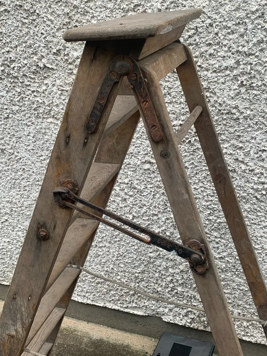 Vintage wooden ladder - Image 1