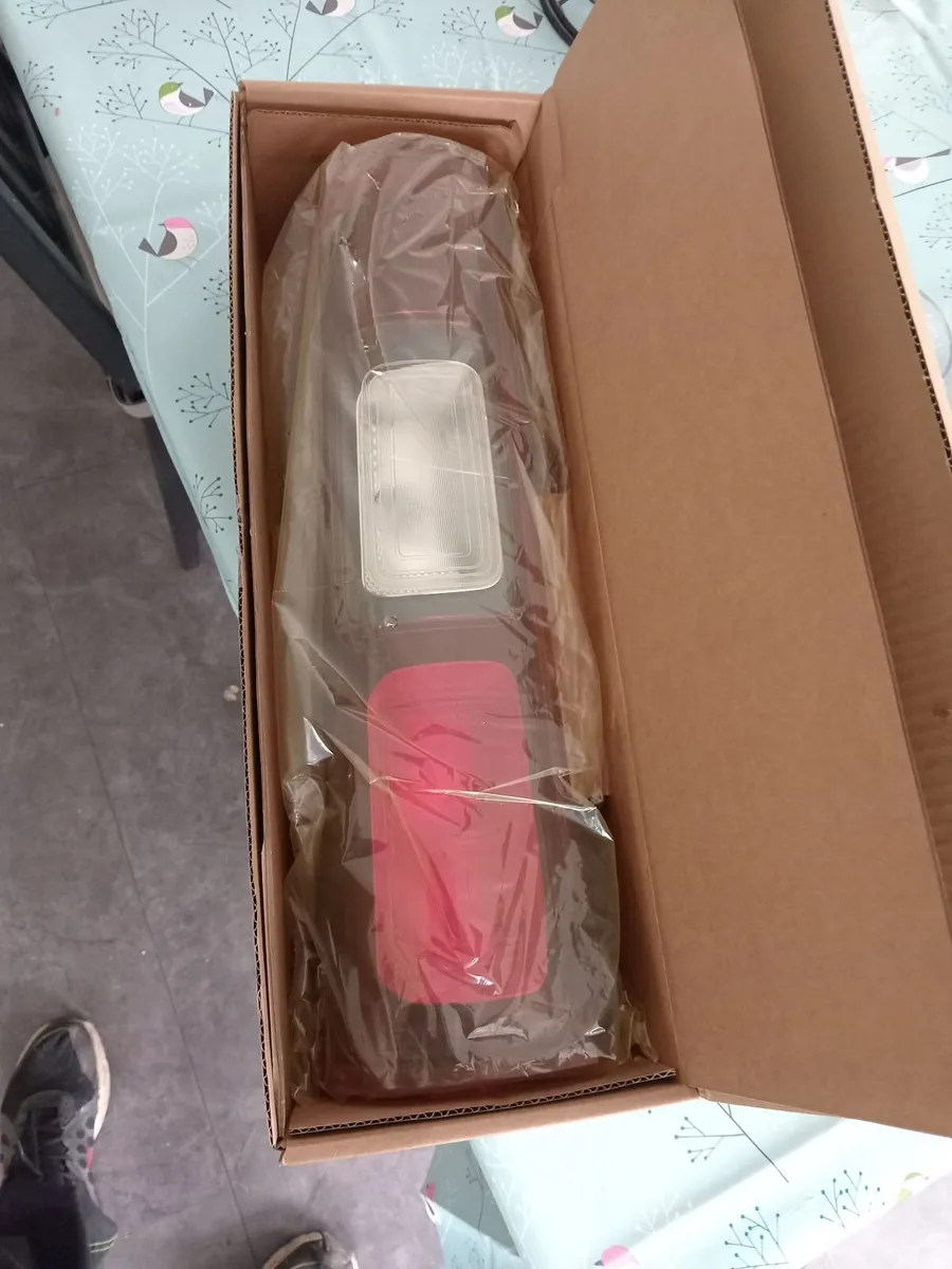 Renault traffic 3 left tail light - Image 1