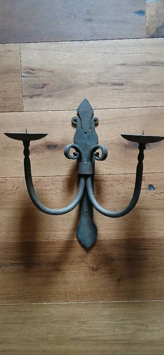 Cast iron candle holder - Image 1