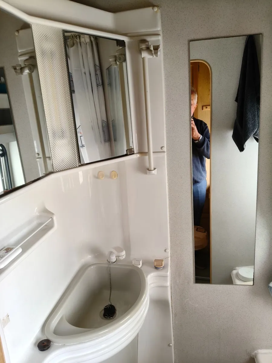 Camper van - Image 4