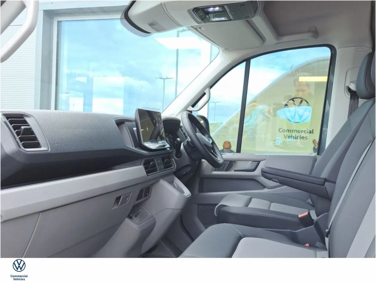 Volkswagen Crafter HIGHLINE 2.0TDI 177BHP LWB AUTO - Image 4