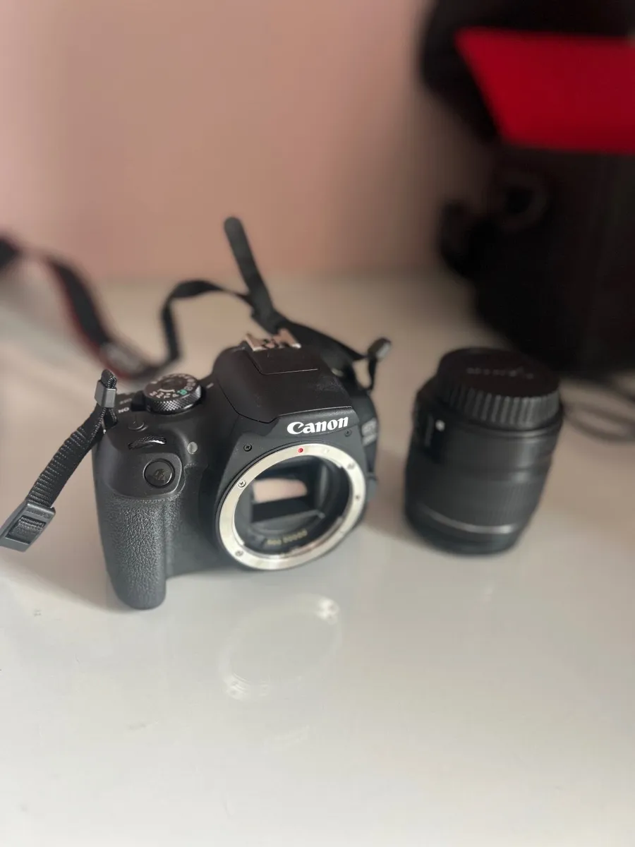 CANON EOS 2000D 18-55MM BUNDLE PACK - Image 2