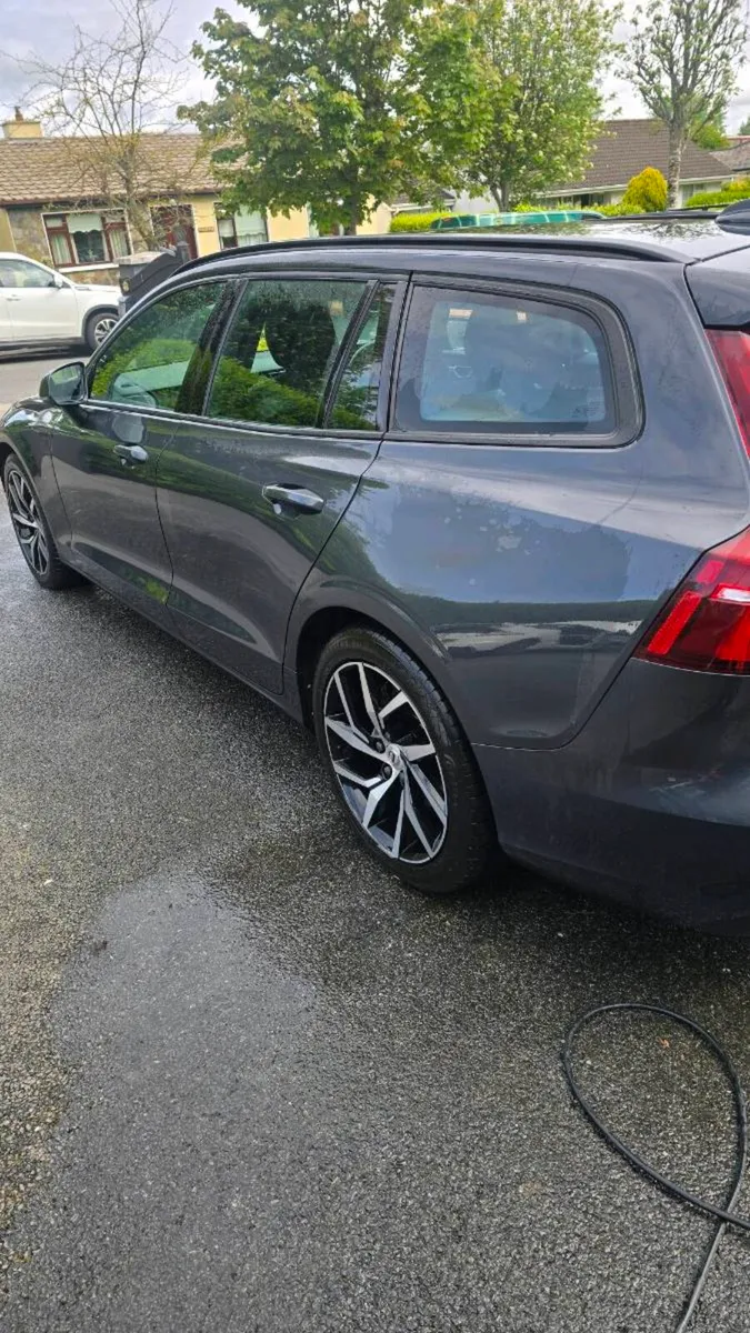 Car - Image 2