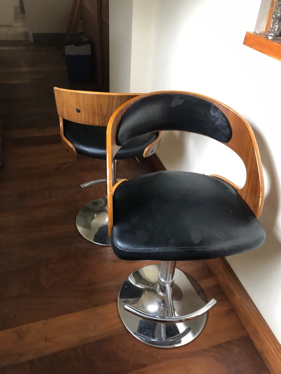 Two hydraulic bar stools - Image 2