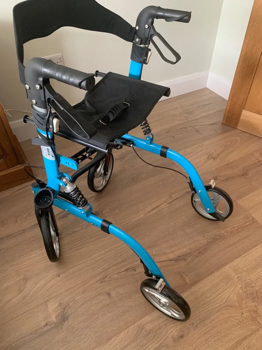 Walking frame/Rollater . - Image 1