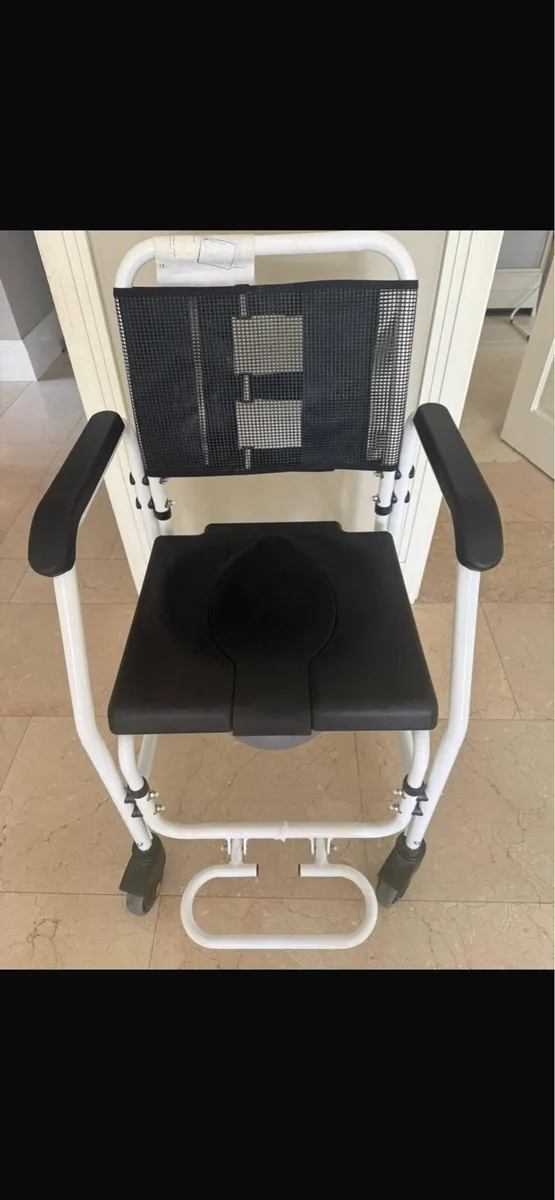 Commode chair with wheels - Image 1