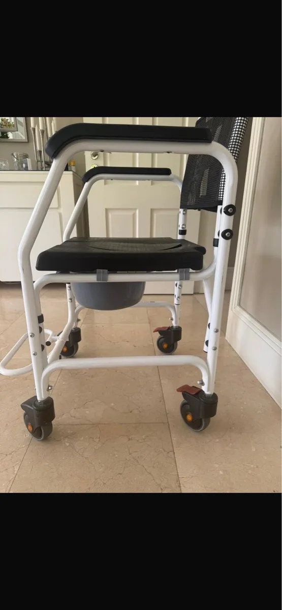 Commode chair with wheels - Image 3