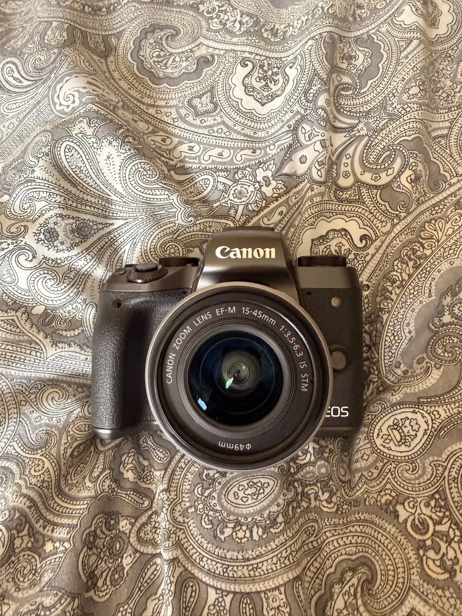 Canon EOS M5 - Image 2