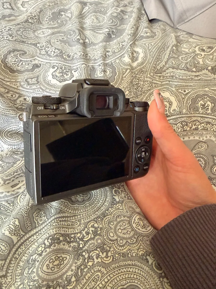 Canon EOS M5 - Image 3
