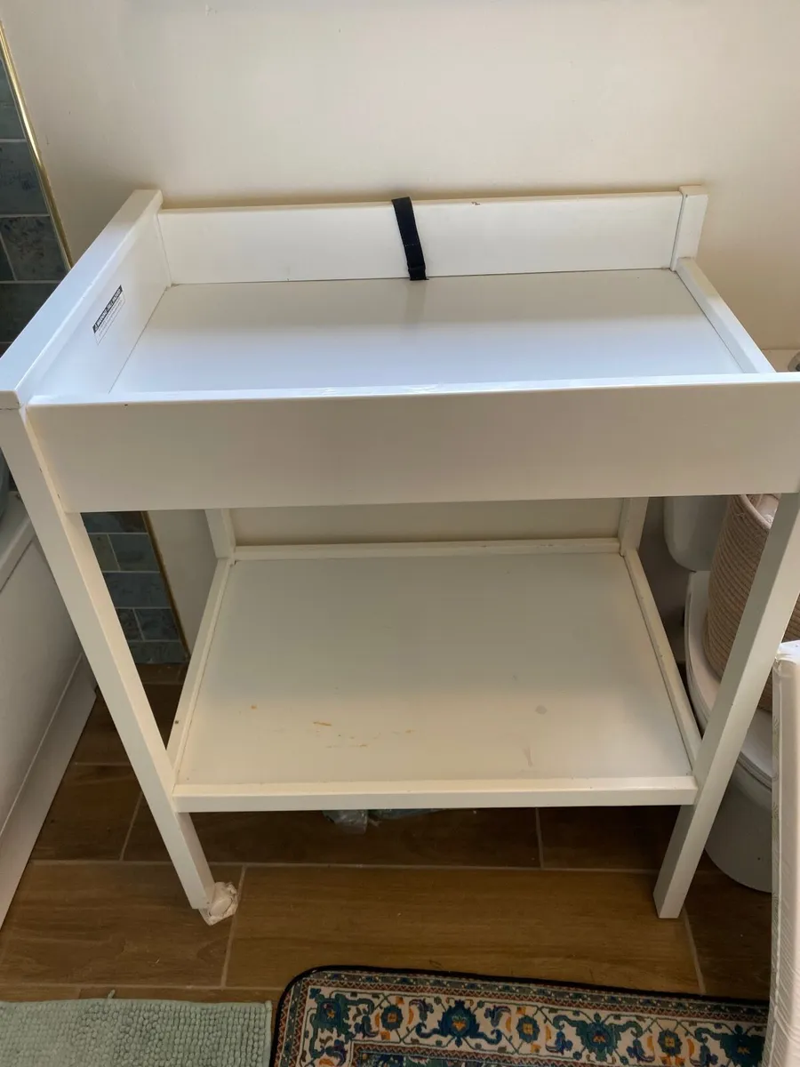 Changing table - Image 1