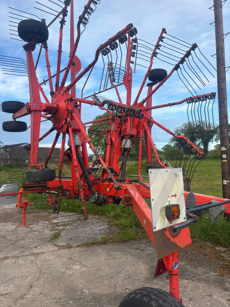 Kuhn 8121 Rake - Image 1