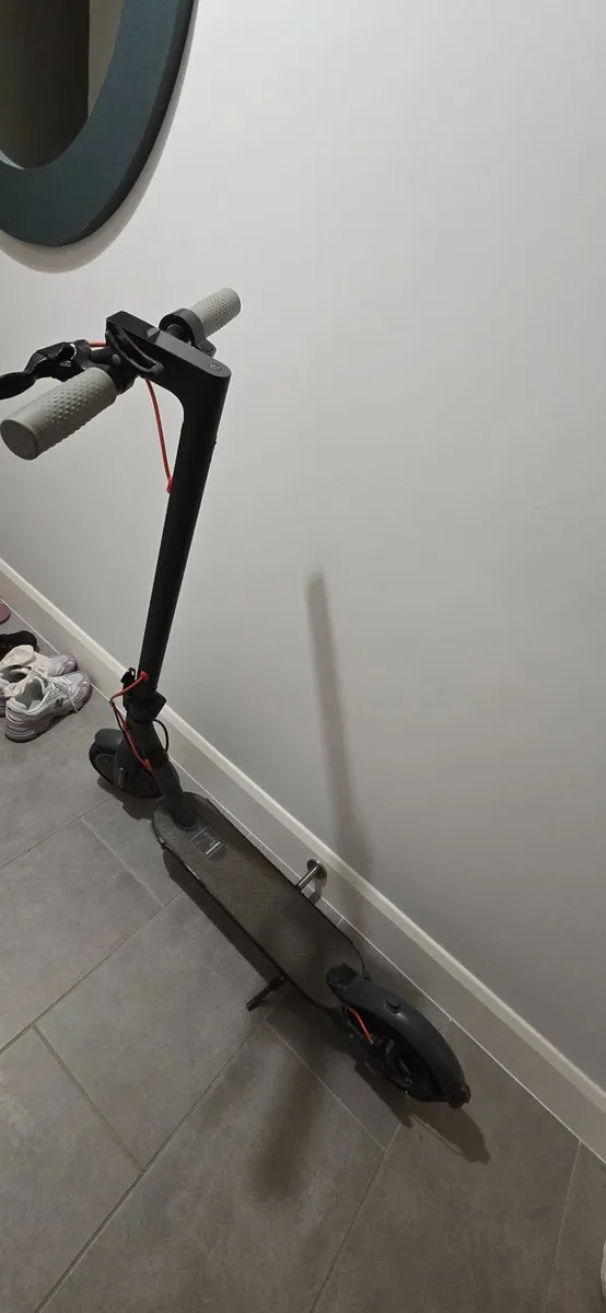 Electronic scooter - Image 2