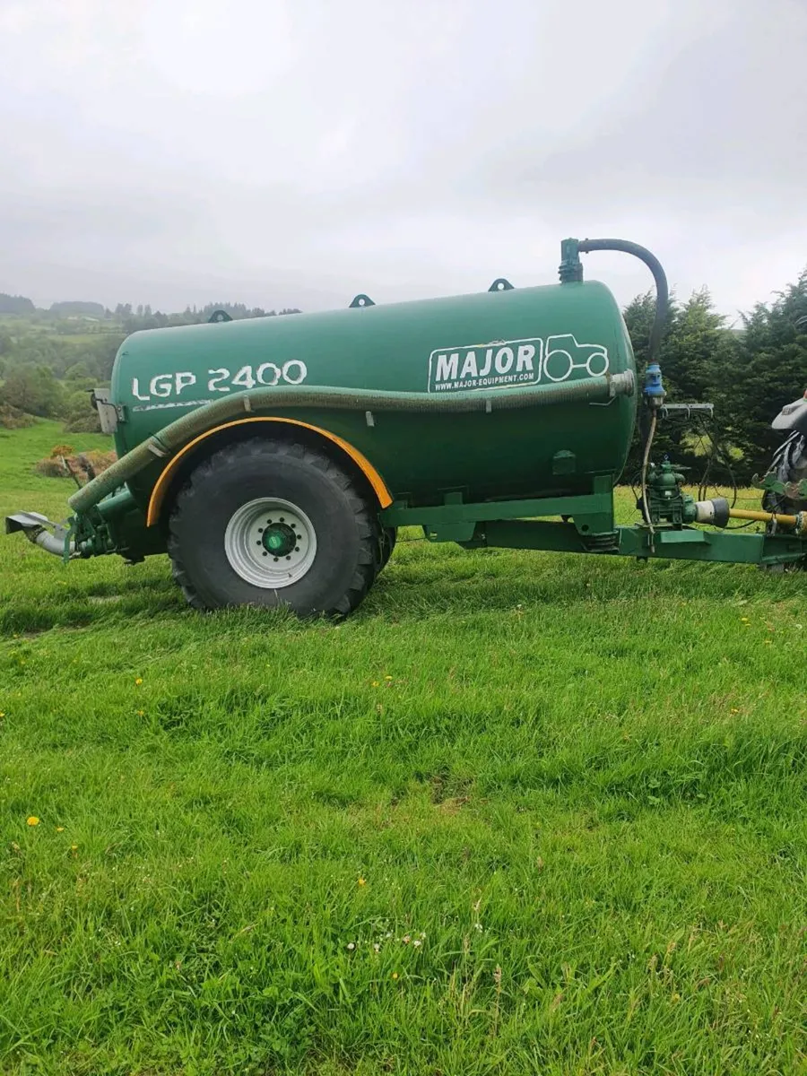 Major 2400 gallon  for sale - Image 1