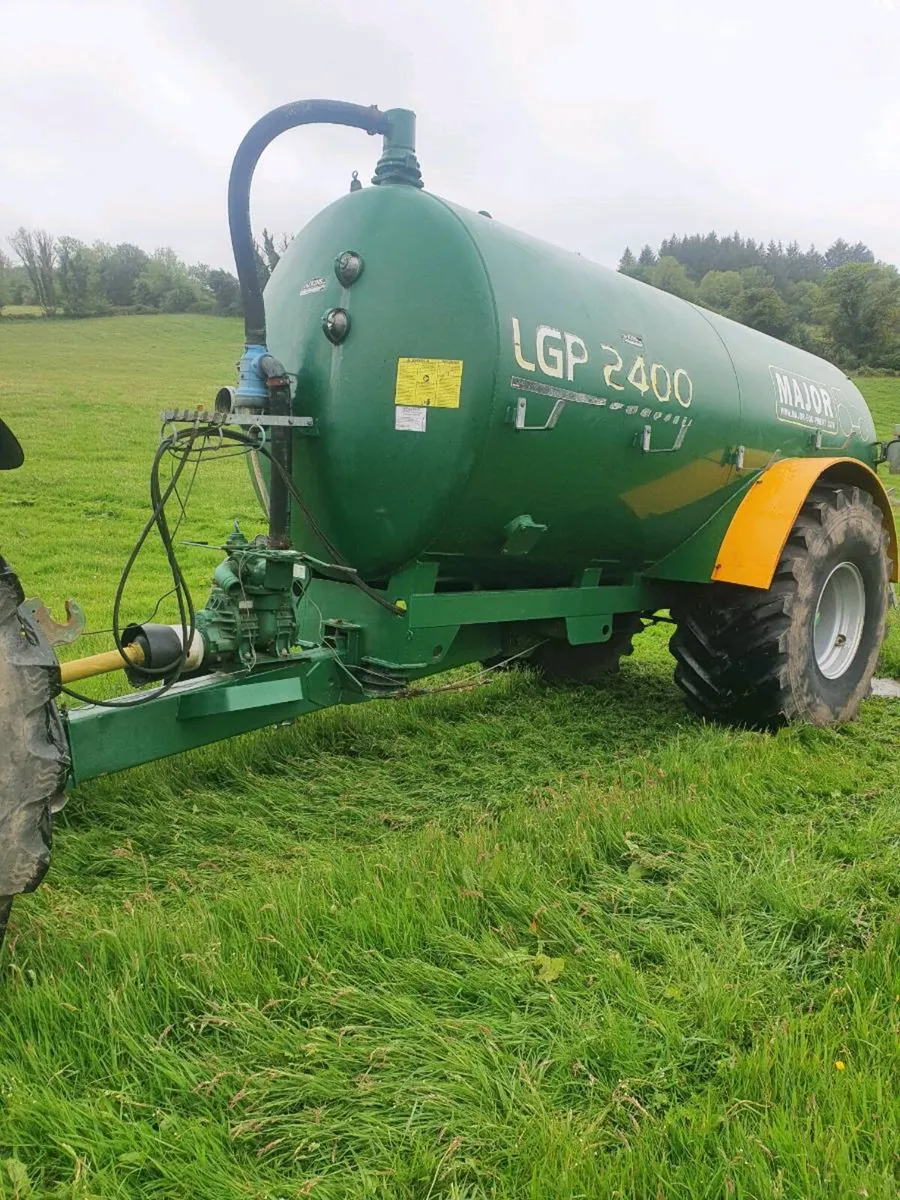 Major 2400 gallon  for sale - Image 2