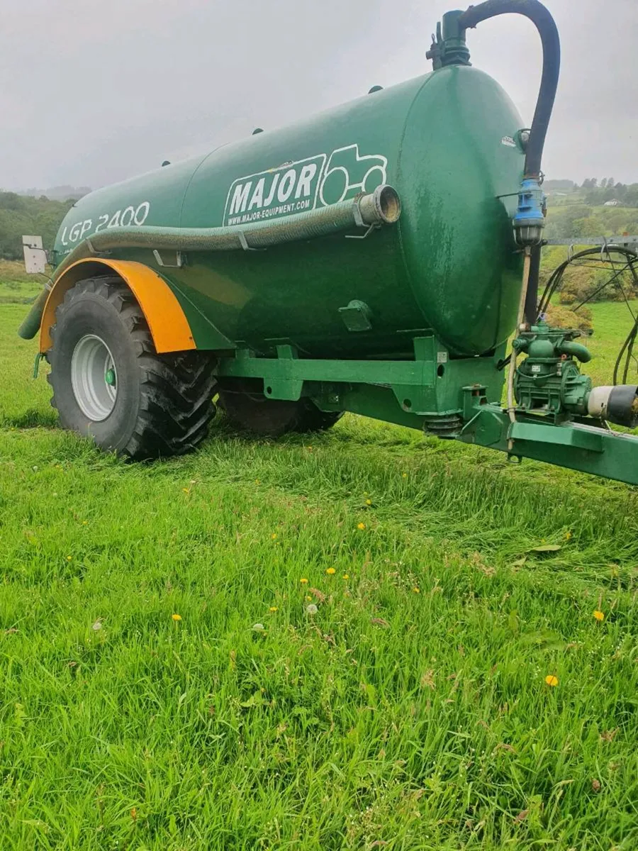 Major 2400 gallon  for sale - Image 3