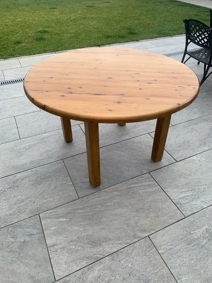 Kitchen table - Image 1