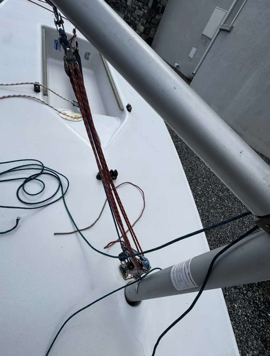 Laser / ILCA 6 Sailing Dinghy – 3 Sails, Road Trai - Image 2