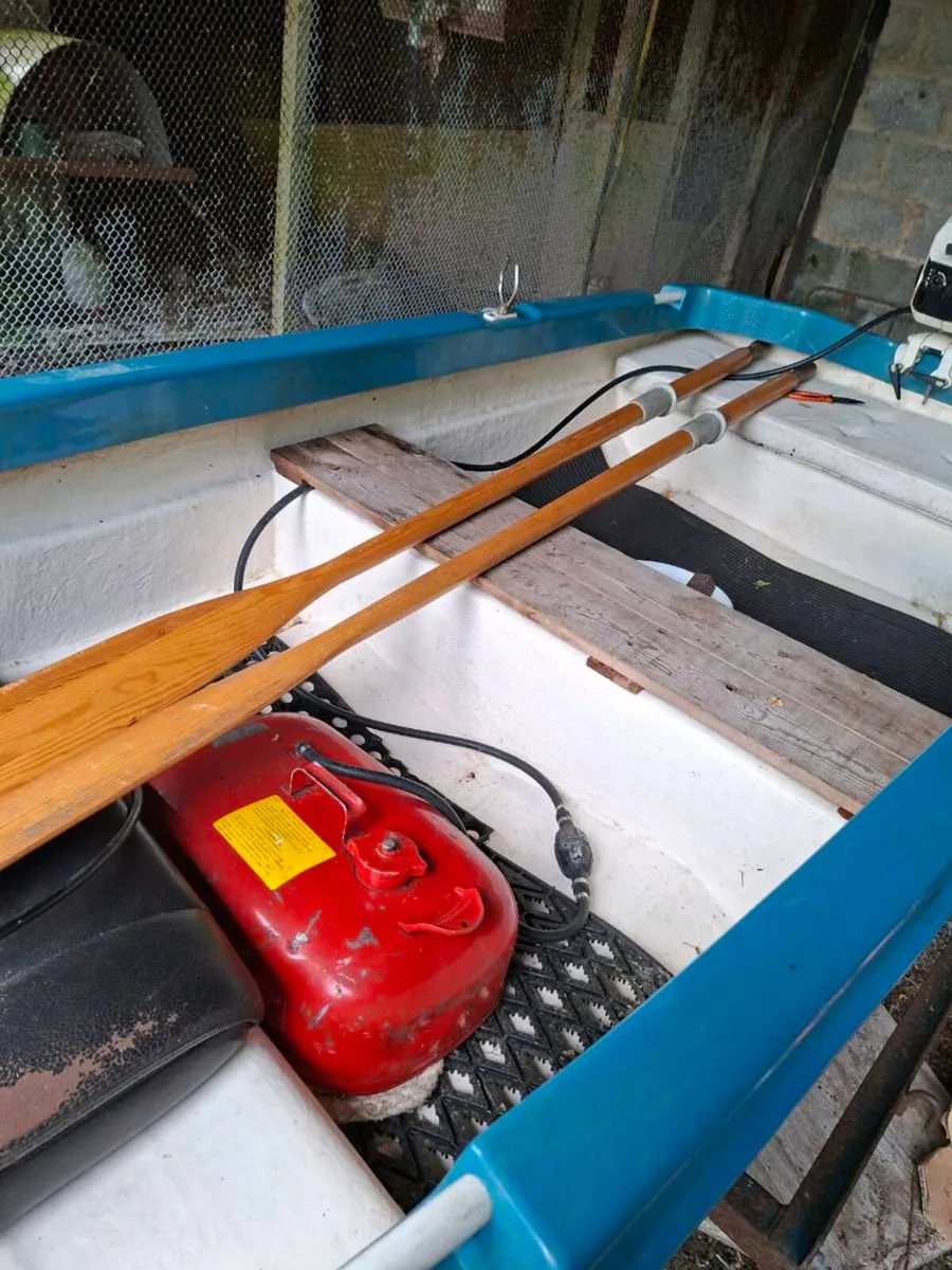Small boat trailer / 4 hp engine - Image 2