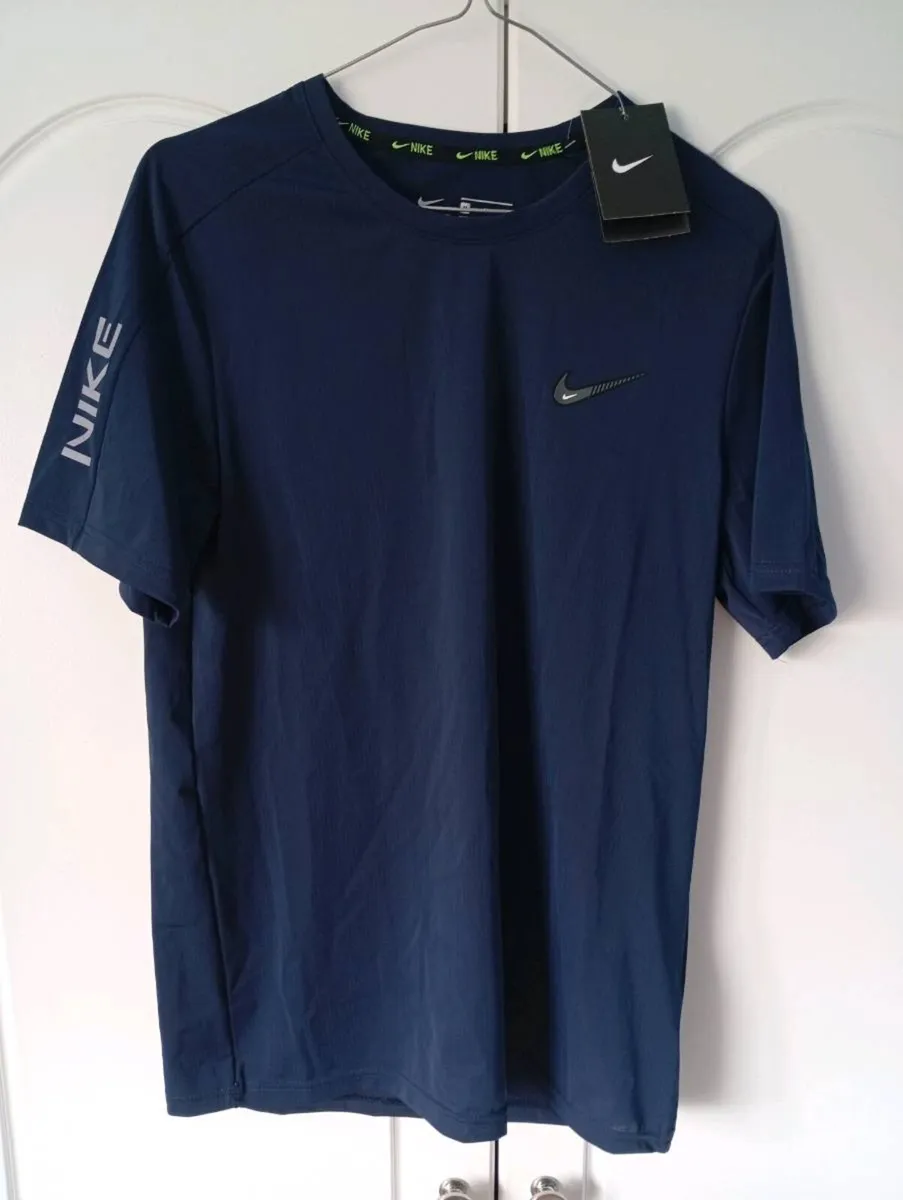 Nike t-shirt - Image 1