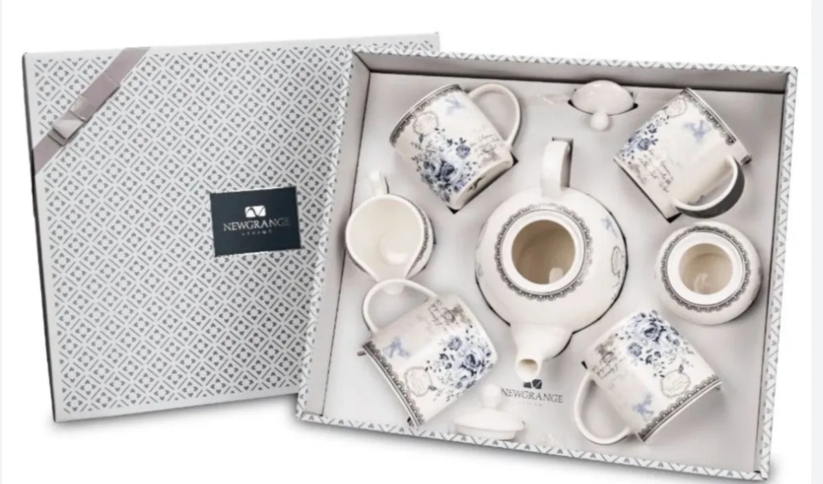 Newgrange bone china tea set - Image 1