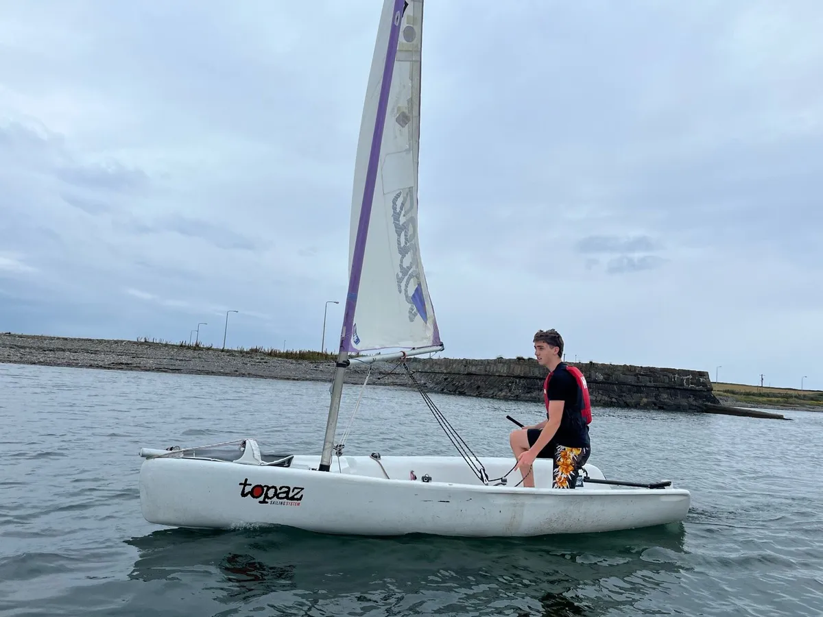 Topaz uno and race boat