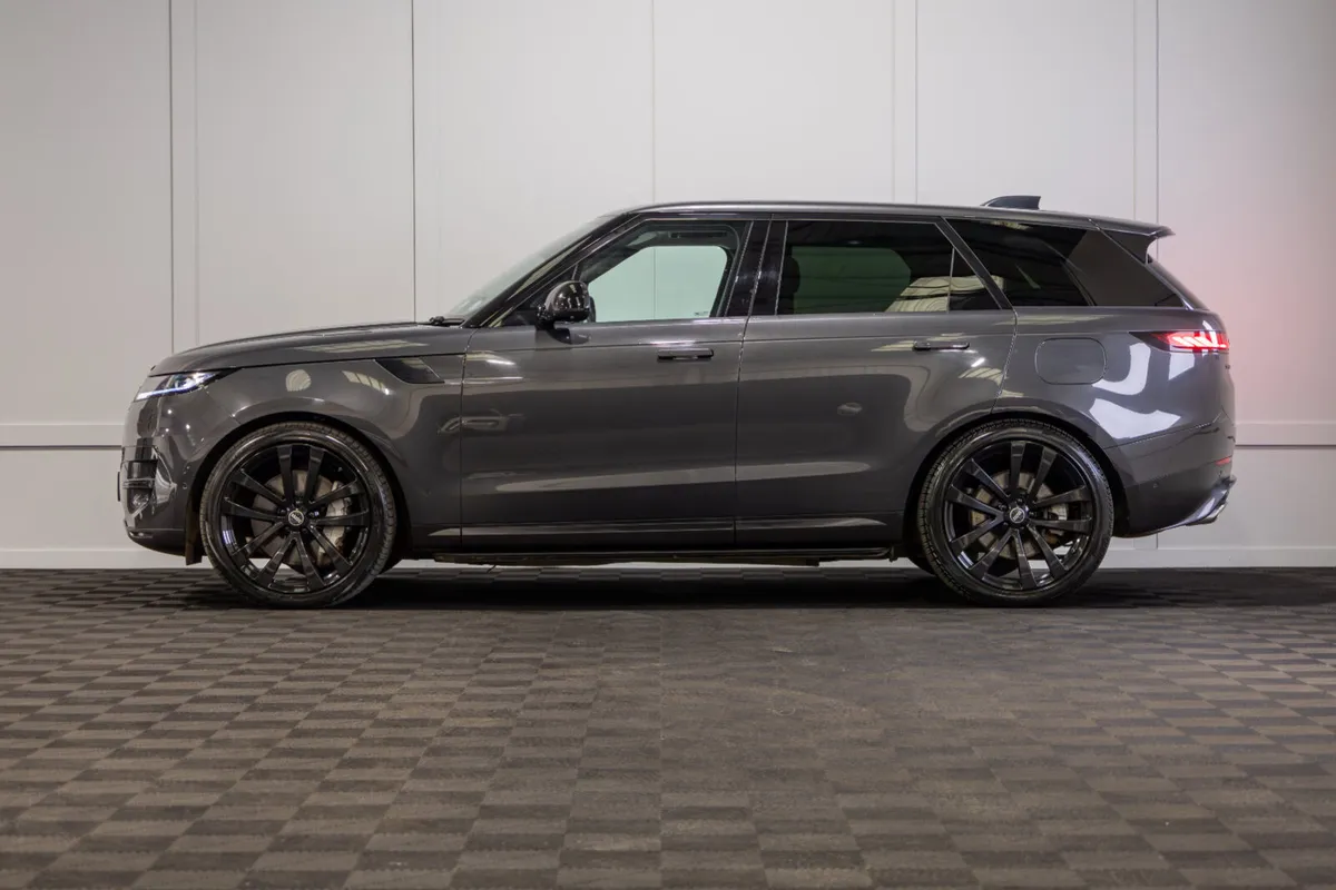 2023 Range Rover Sport P440e SE 5 Seat N1 - Image 3