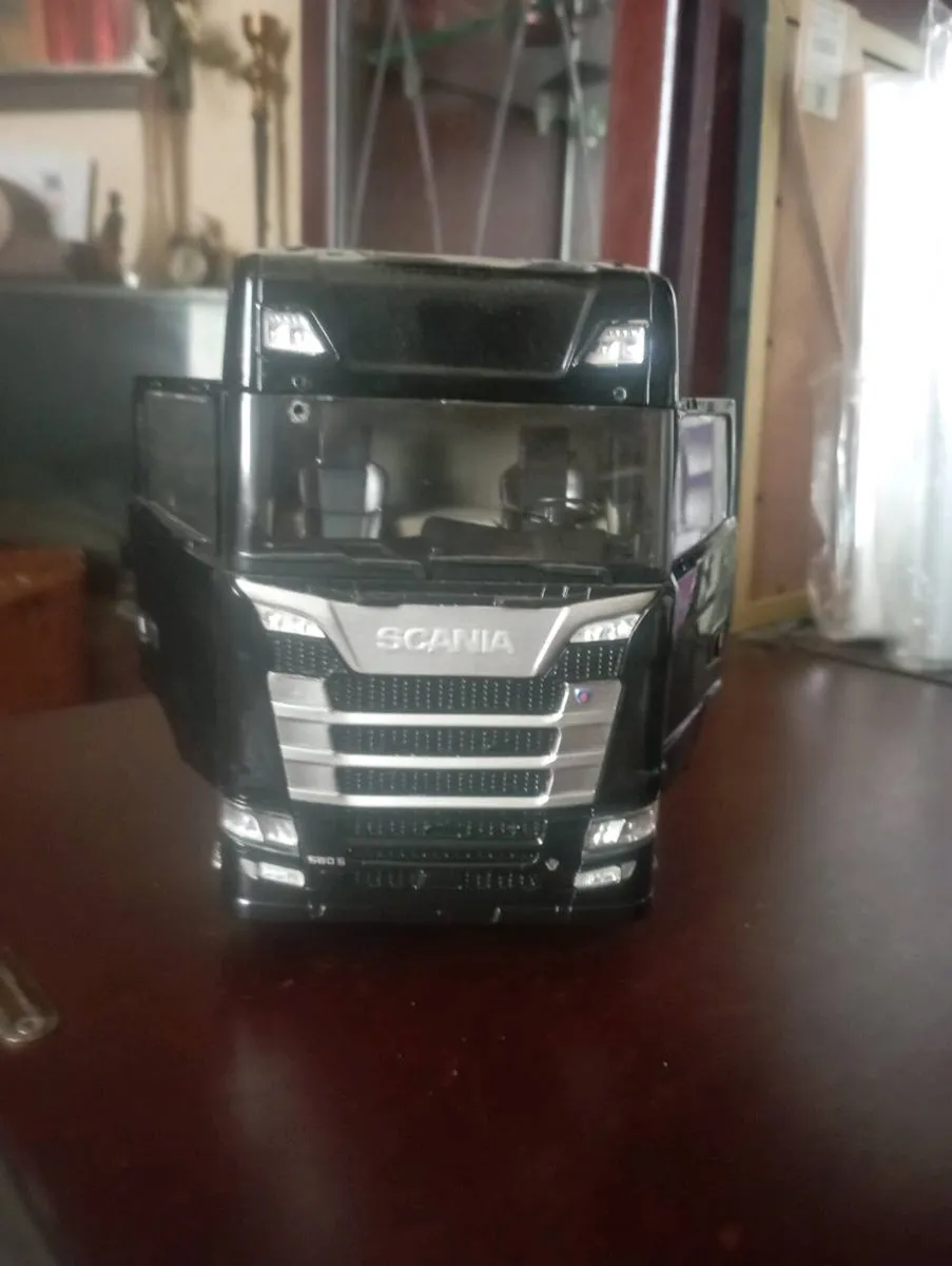 SOLIDO   1-24 BLACK SCANIA ( S580 ) HIGLINE TRUCK - Image 1