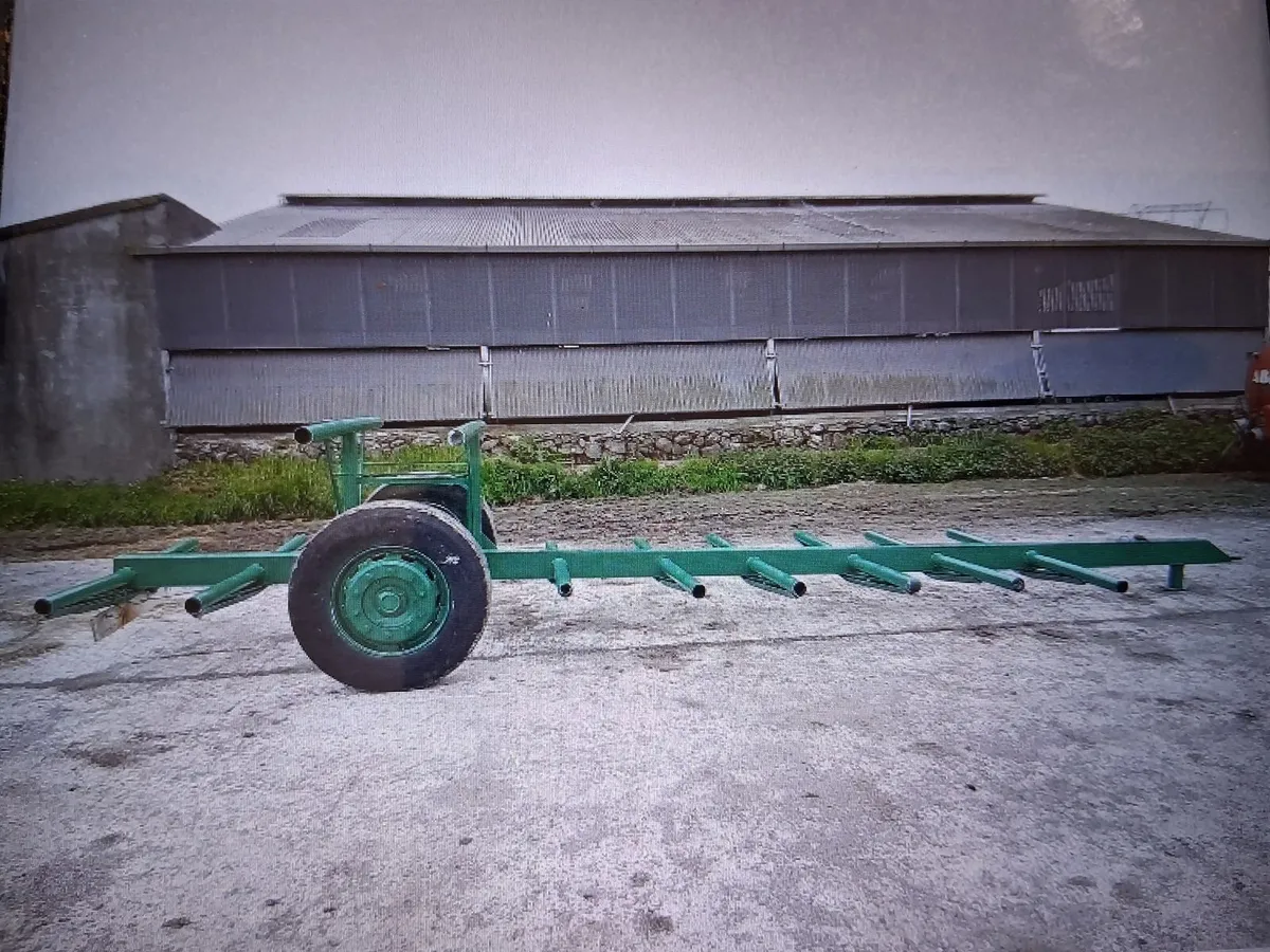 Bale trailer - Image 1