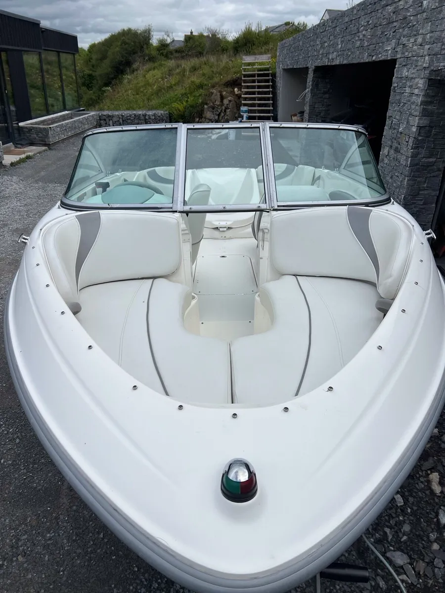 Sports boat - Image 3