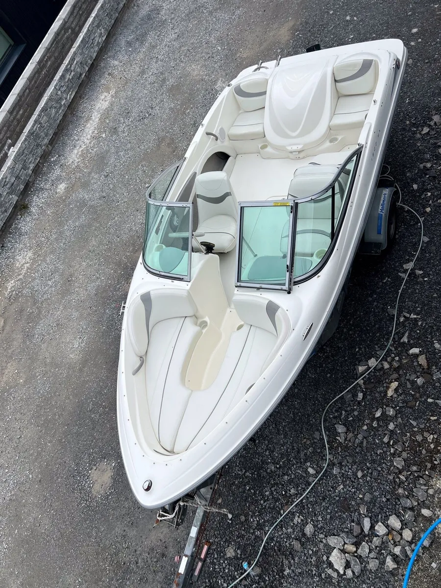 Sports boat - Image 2