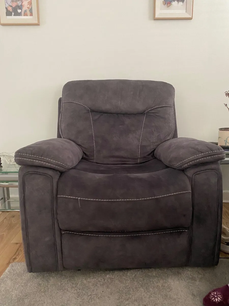 2 reclining armchairs - Image 1