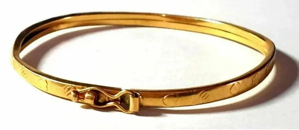 Vintage 9ct Gold Childs Patterned Bangle - Image 1