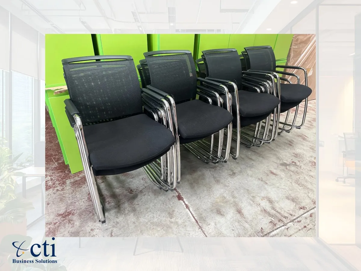 12 X Black Meeting Room Chairs With Chrome Leg - Image 4