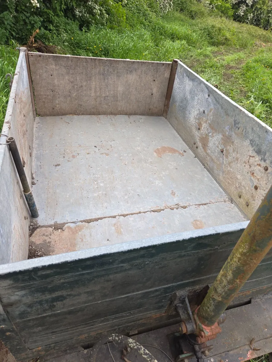 Tipping trailer - Image 3