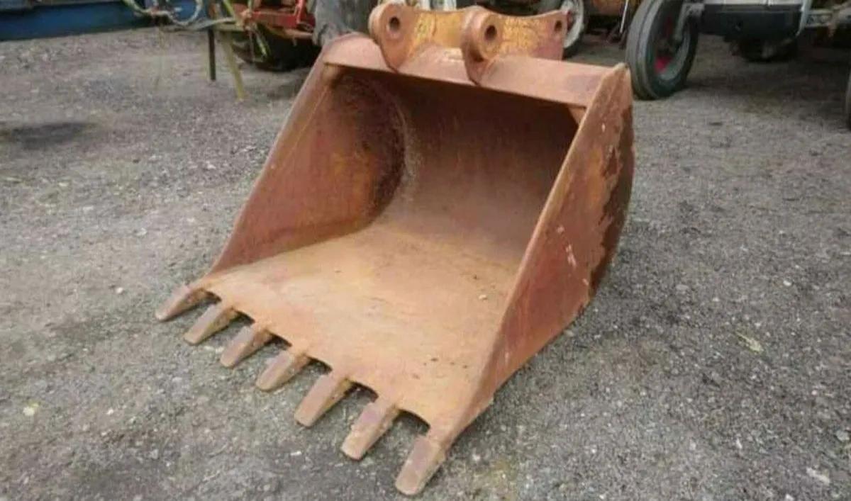 3 FOOT DIGGER BUCKET ( 50mm pins ) - Image 3