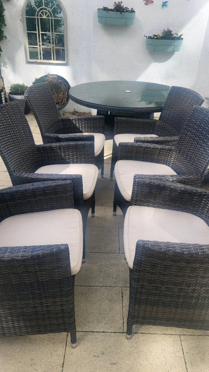 Garden Table and 6 chairs - Image 2