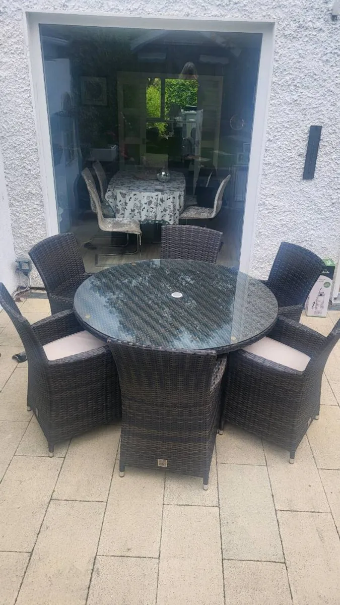 Garden Table and 6 chairs - Image 1