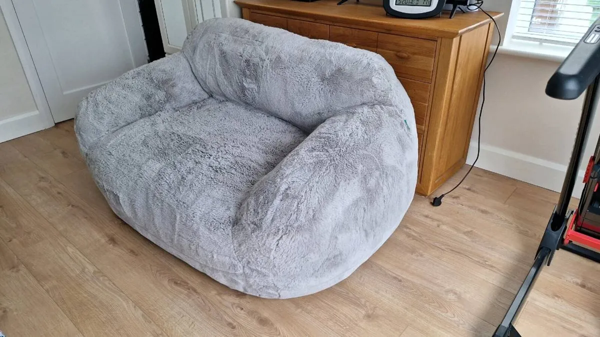 Snug Couch - Image 1