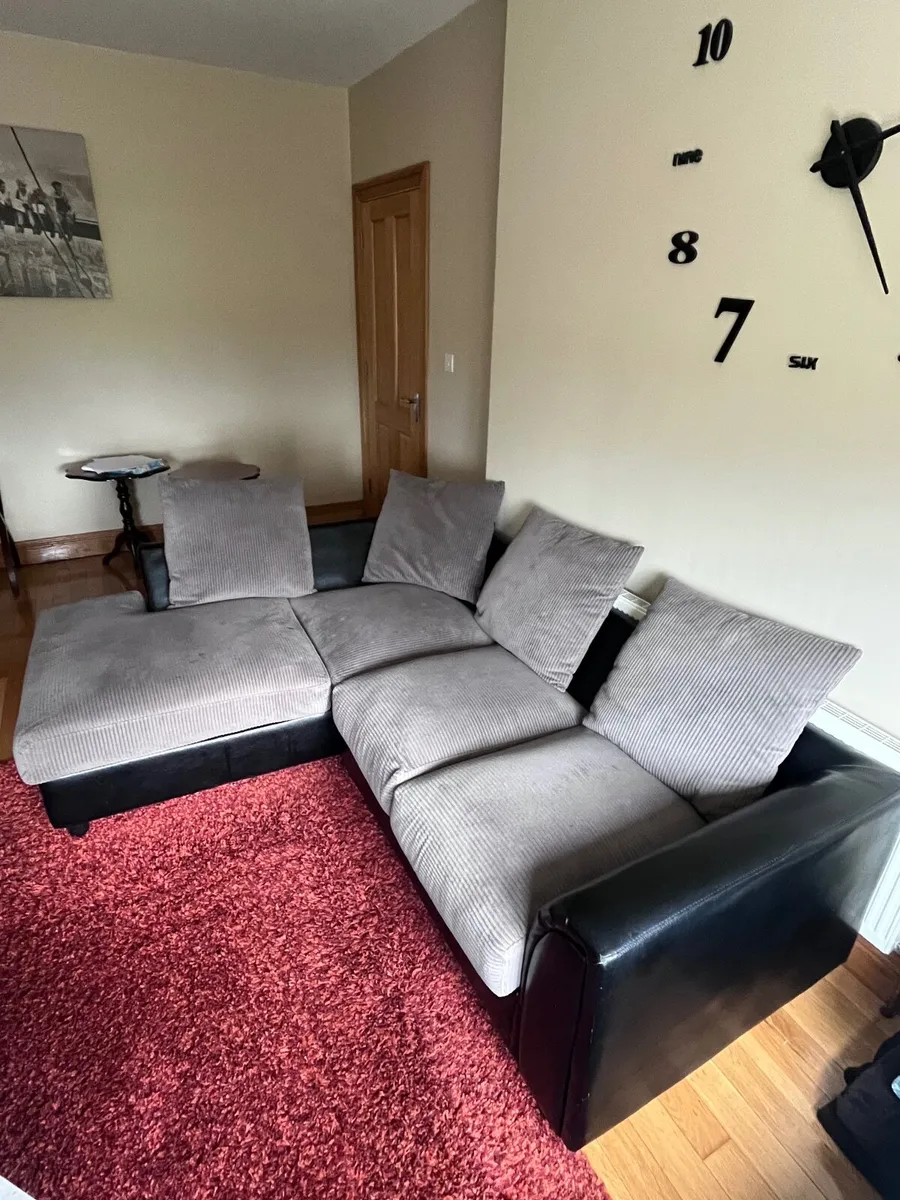 Suite of furniture - Image 2