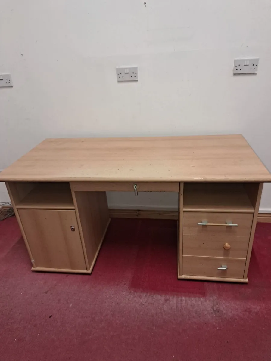 desk & office chair - Image 1