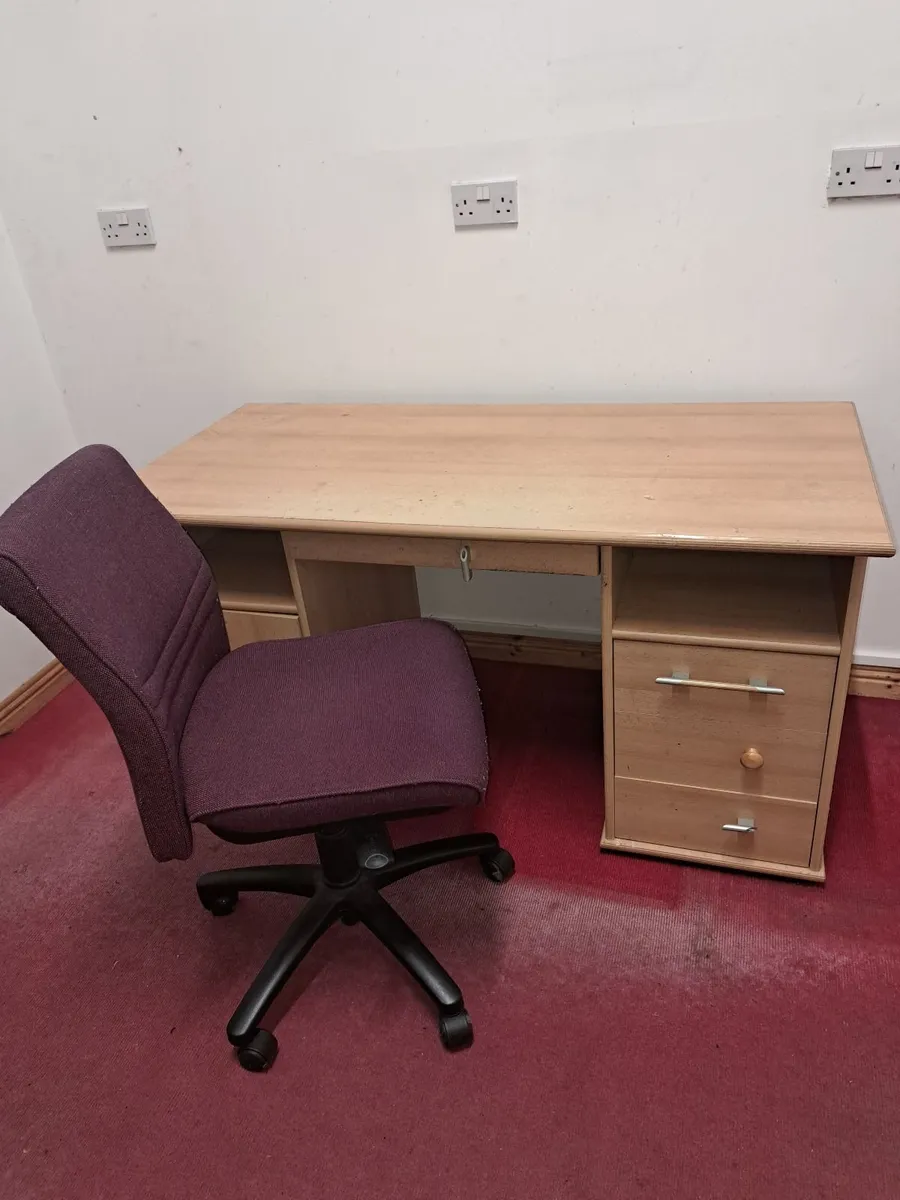desk & office chair - Image 3