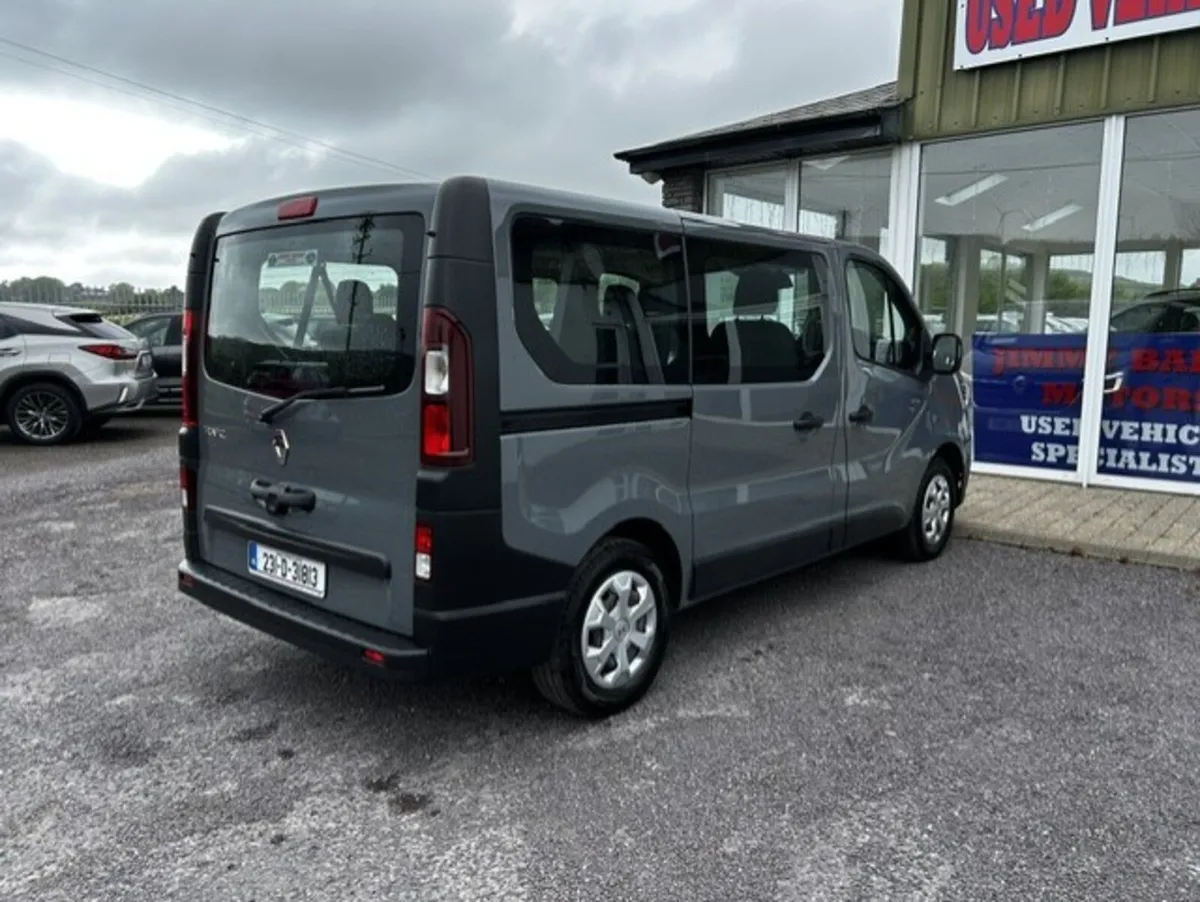 Renault Trafic 9 SEATER 2023 - Image 3